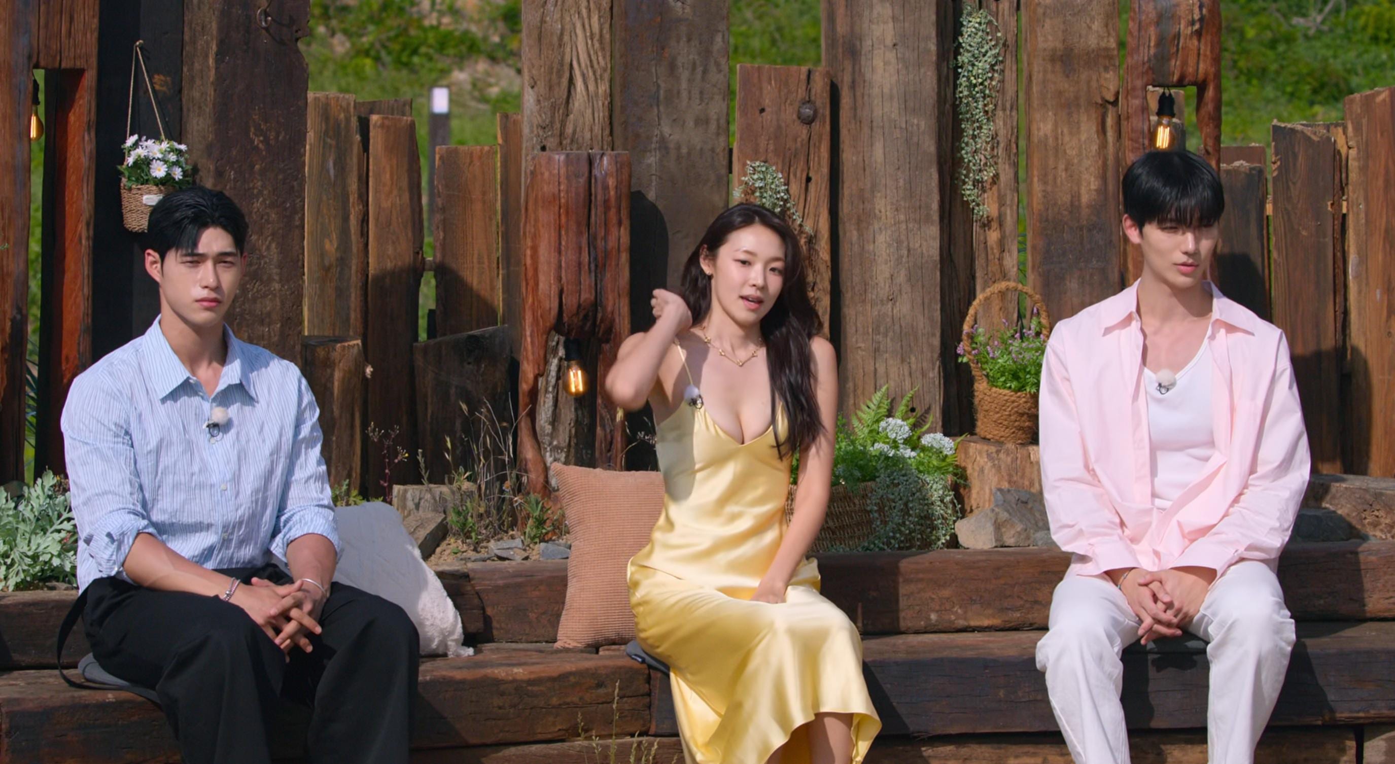 Choi Mina Sue yellow dress in Single's Inferno Season 5